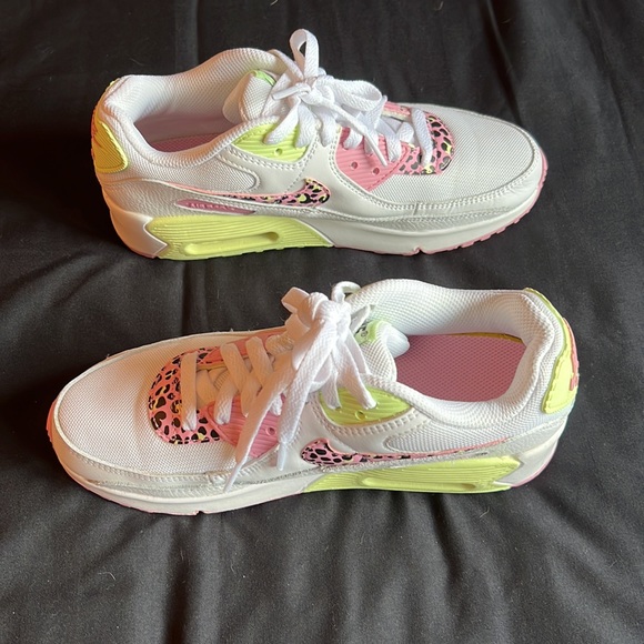 Nike Air Shoes Size 5.5Y or 7 Women’s. - Picture 3 of 6